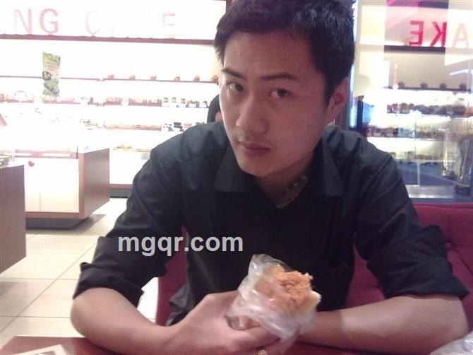 威猛高大的男人的头像