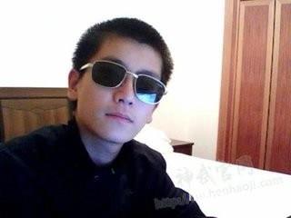 游泳的狗的头像