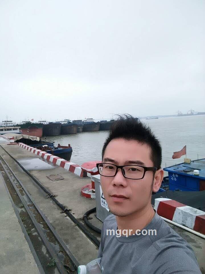 深入舔出的头像