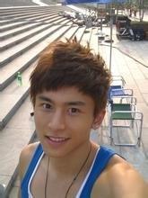 小尾巴鱼型男的头像