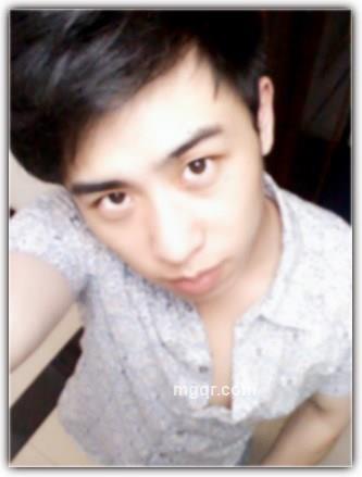 神父和狗的头像