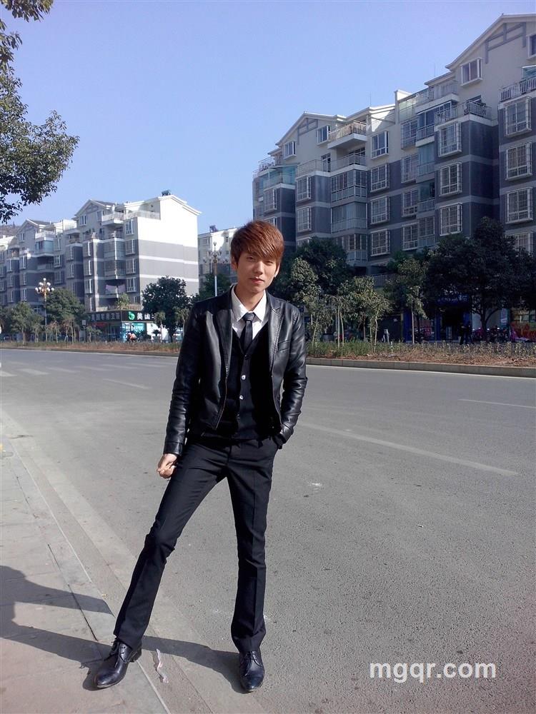 带面具的男人的头像