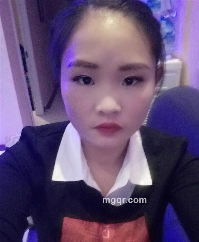 从小缺爱，长大缺钱的头像