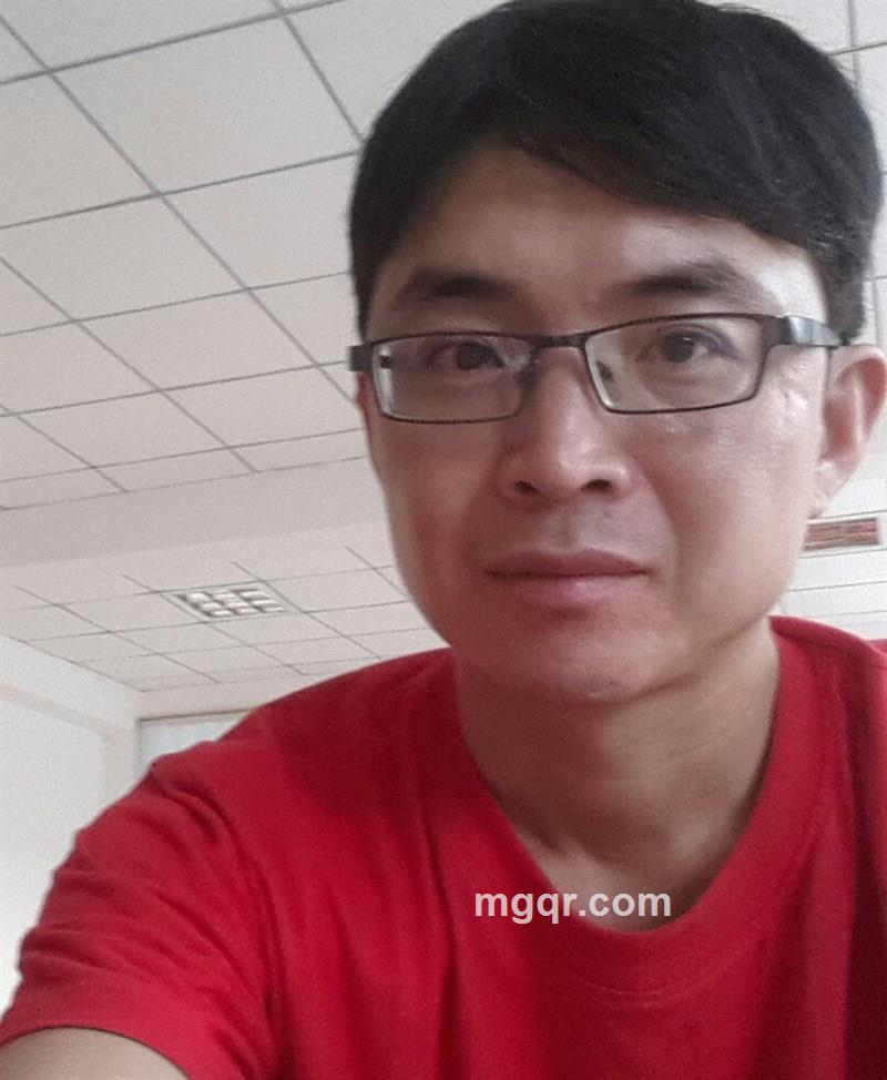 嘴角上扬，笑的好勉强的头像