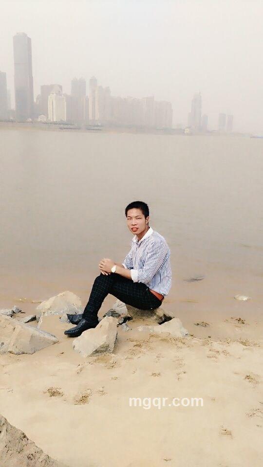 自信男孩的头像