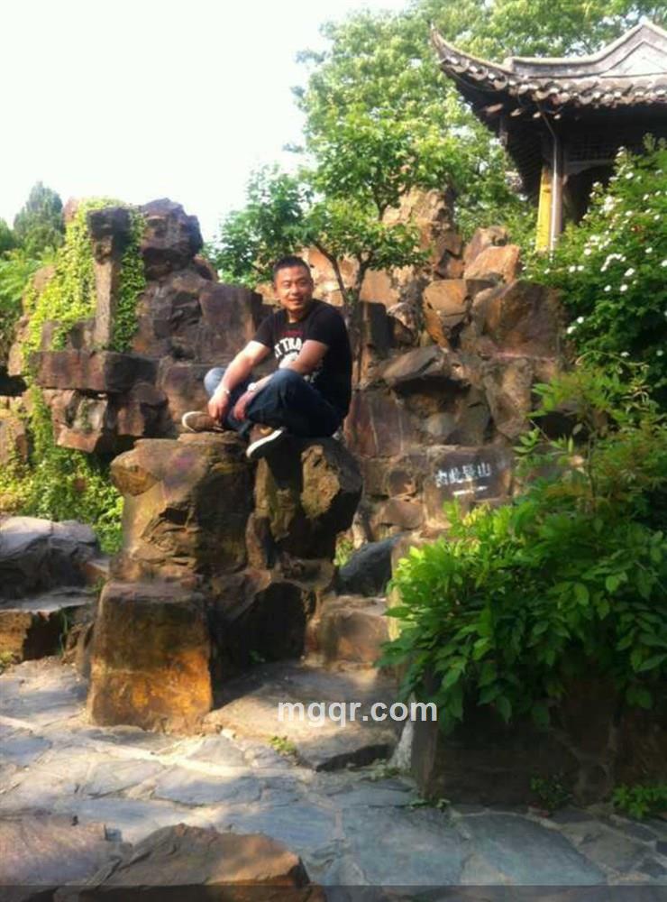 酷酷的毛衣的头像