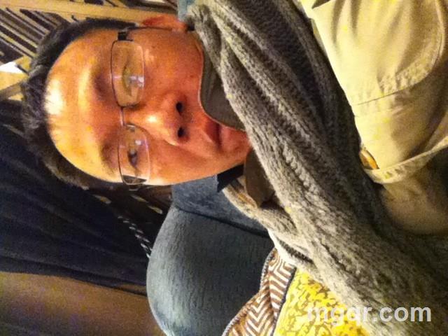 在海边溜达的人的头像