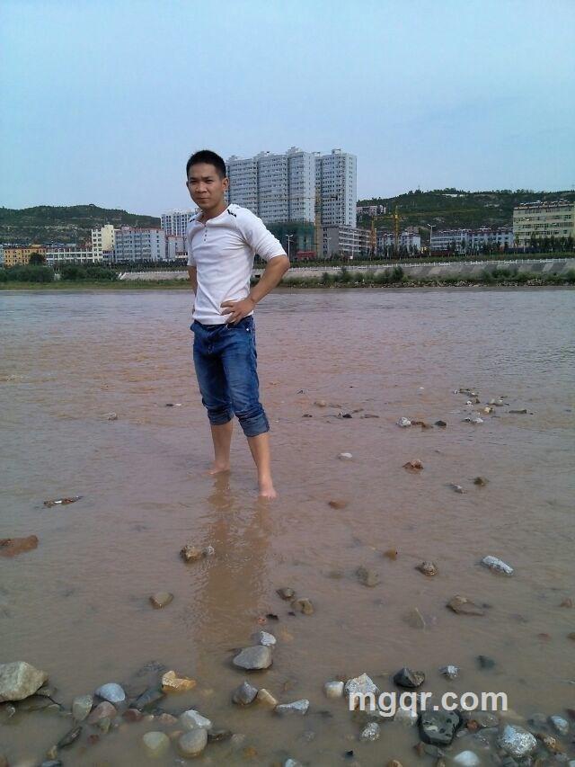 不以己悲的头像