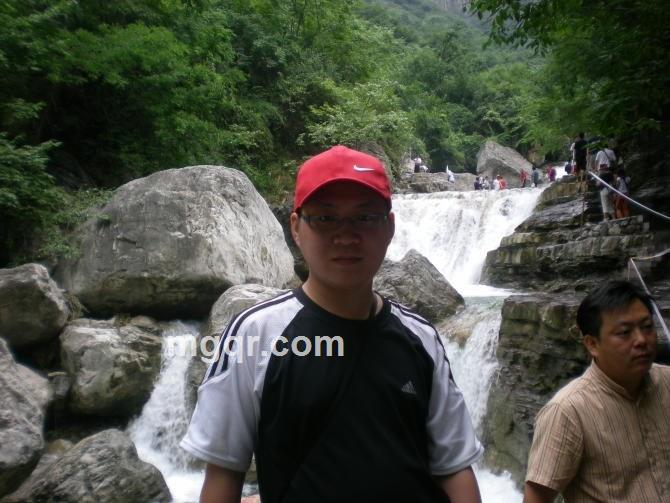 走在水下的头像