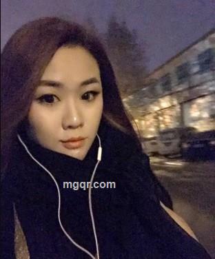 散发拨琴弦的头像