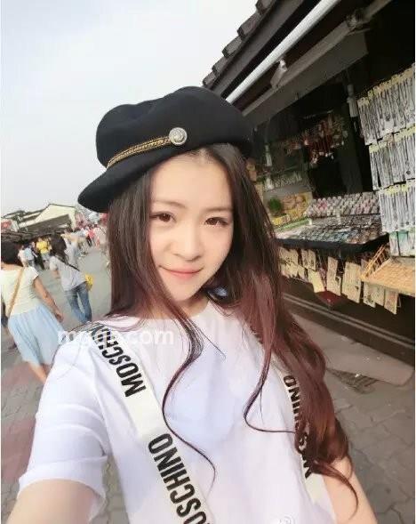 单色调黑白搭的头像