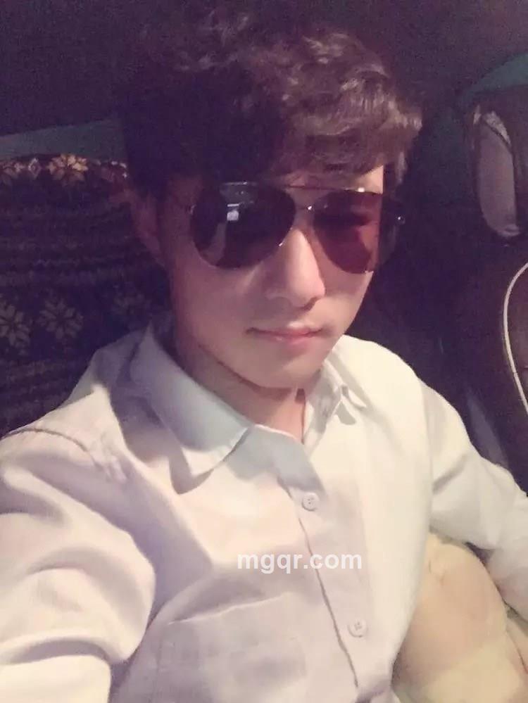 小新他爹的头像