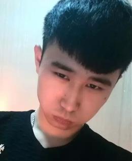 勾起嘴角牵强的笑。的头像