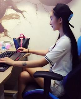 纯色调的木槿的头像