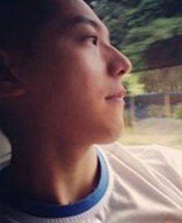 丑八怪｝的头像