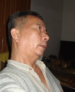 一字拔毛的头像