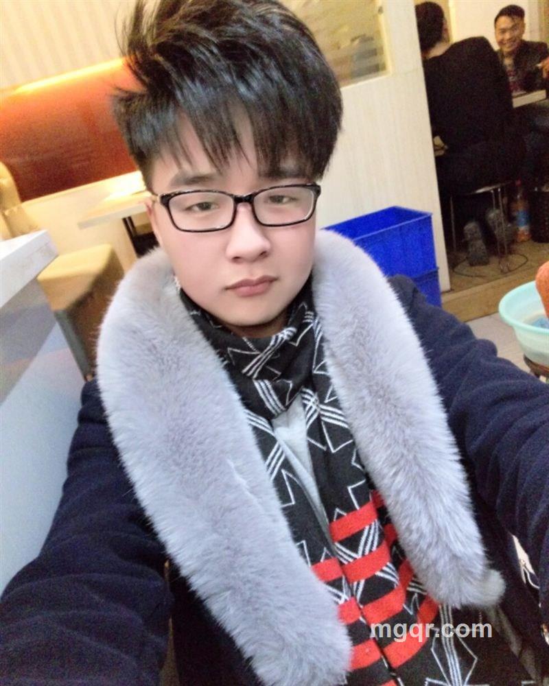 泛起一抹苦笑的头像