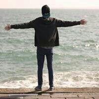 害怕暗的光的头像