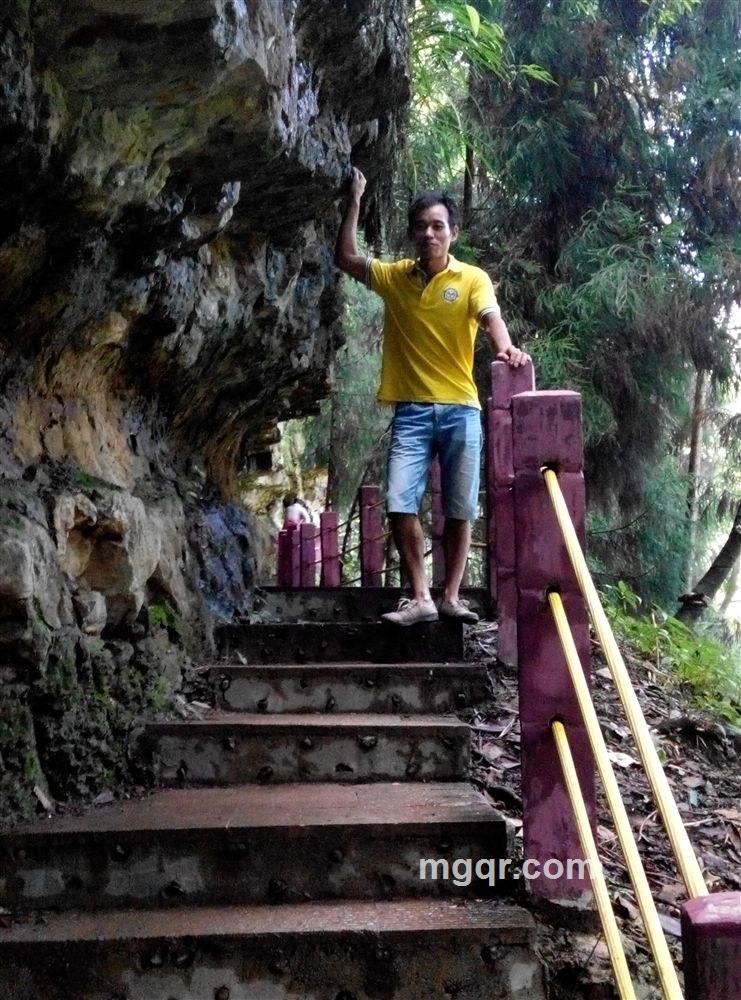 天空的白云下了雨的头像