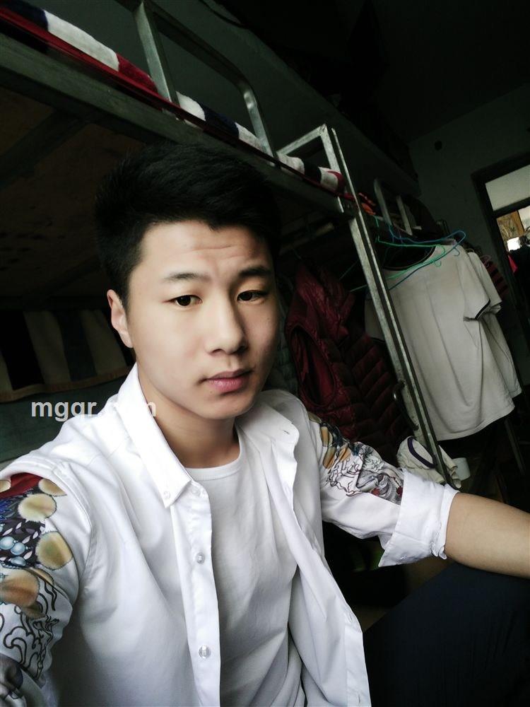 威猛的小男孩的头像