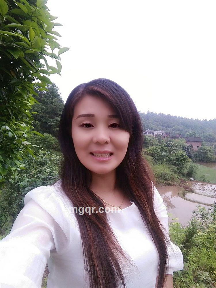 美女含的头像