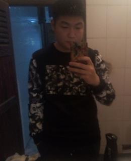 假丶正经的头像