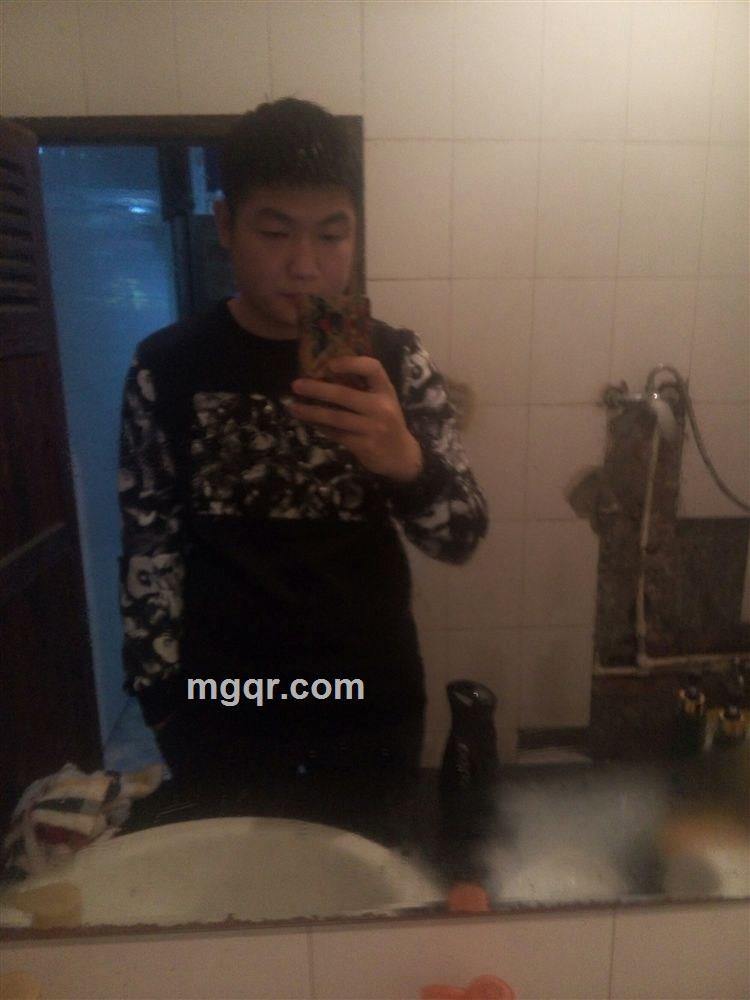 假丶正经的头像