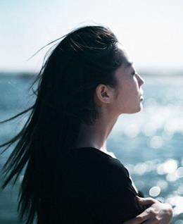 长发长裙的天际线的头像