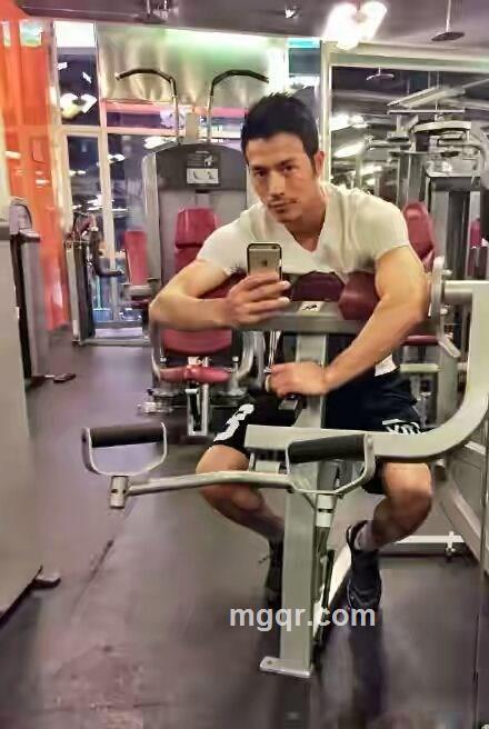 仰望夜空的头像