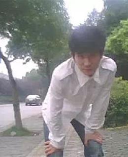 暧菿舔靓的头像