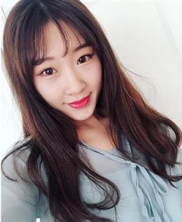 姑娘大步向前走的头像