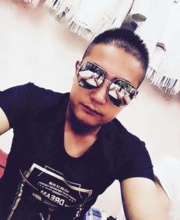 凹凸曼找萌妹子的头像