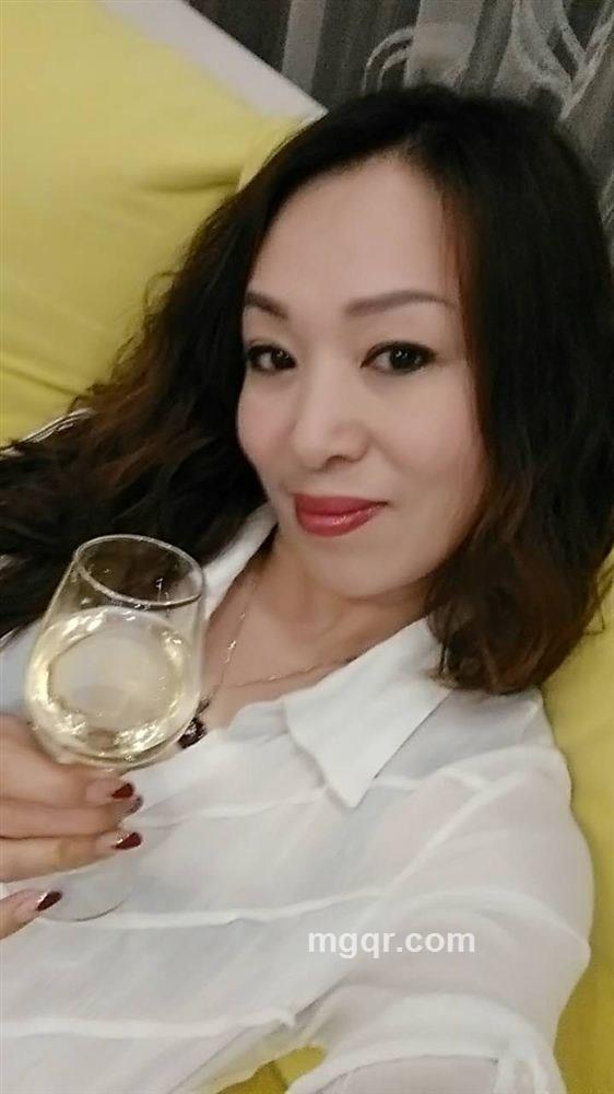 森林中的红色精灵的头像