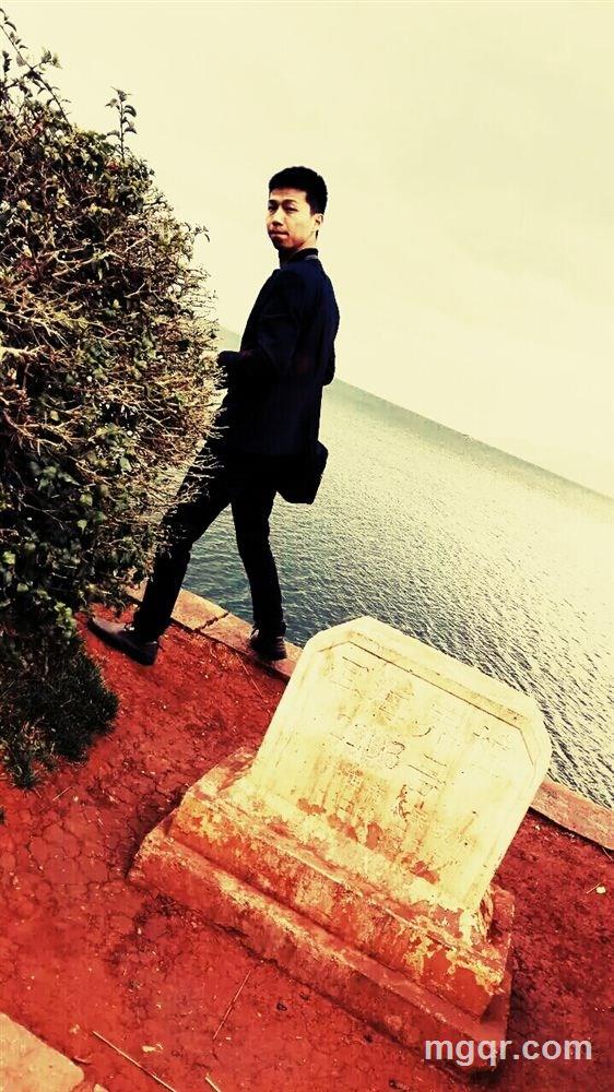 天黑说晚安的头像