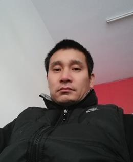 只要活着的头像