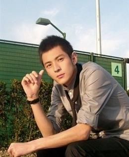 捂耳听风的头像