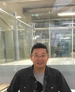 举起鞭儿轻轻摇的头像