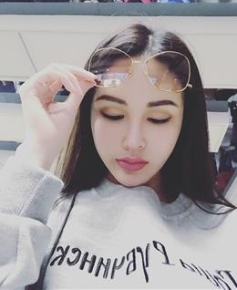 洛氺依依的头像