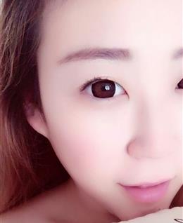 纯白色的围巾的头像