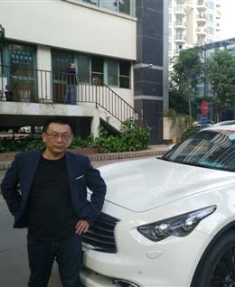 天空后的乌云的头像