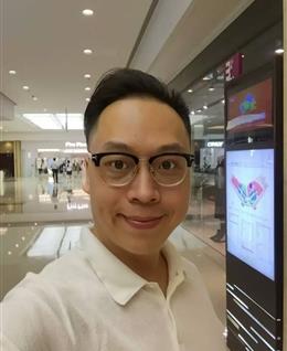 深色的蓝天的头像