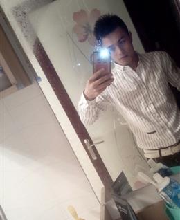 等你爱我，，的头像