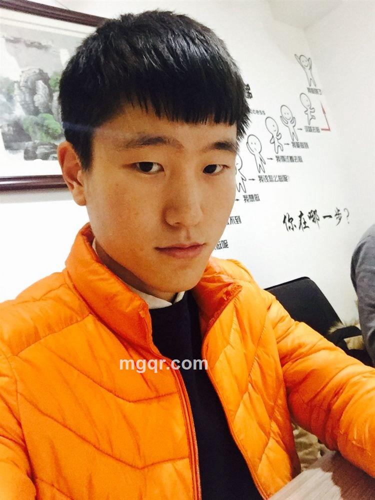 本人年轻帅气的头像