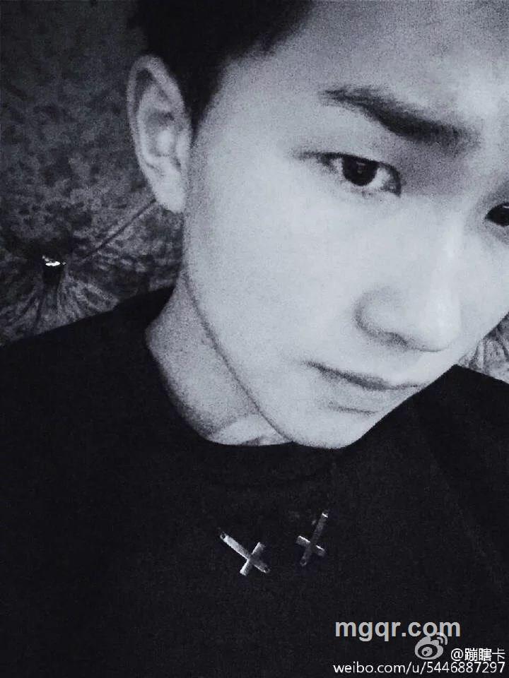 只约不谈爱的头像