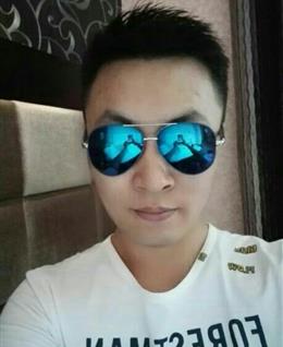 好想吻你的脸的头像