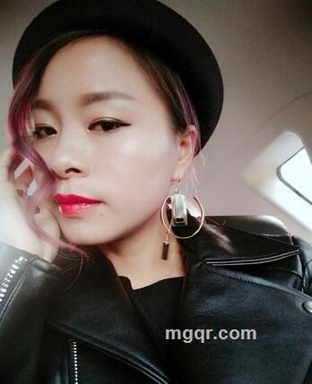 A爱花的女人的头像