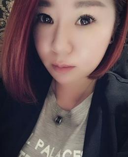 白色星期的头像