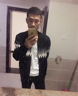 白色月光的头像