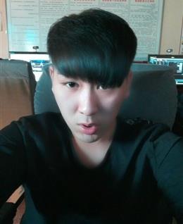 低 調de↘硪的头像