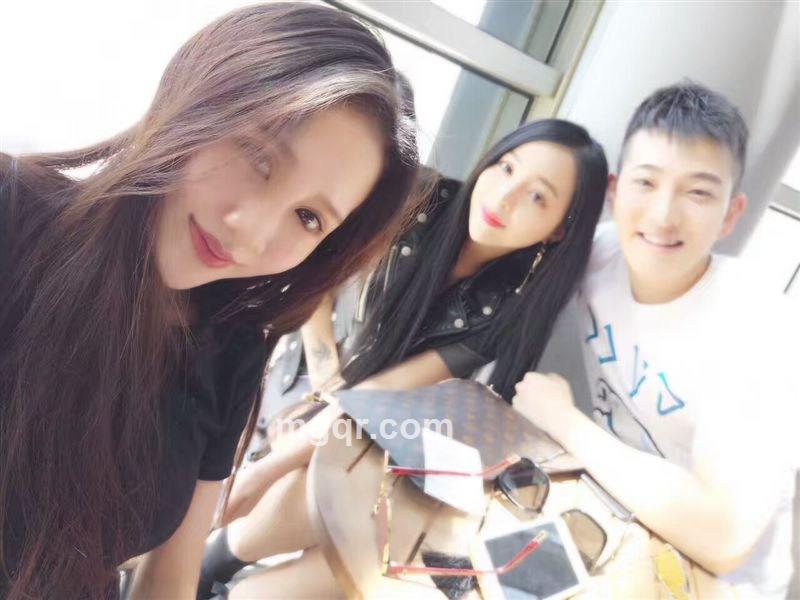 一朵水中玫瑰的头像